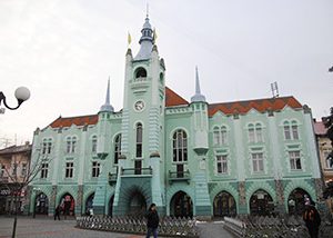 Гроші на лікування в Мукачеві замість тих, хто цього потребує, отримують наближені до влади (відео)