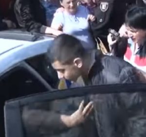 Закарпатська поліція врятувала від самосуду підозрюваного у вбивсті підлітка (відео)