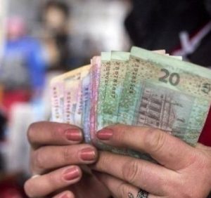 Українці витрачають значно більше, ніж заробляють