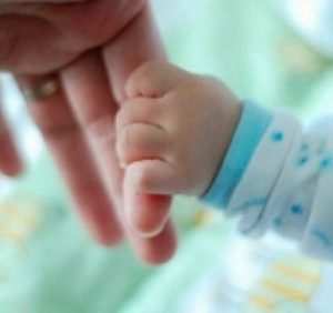 Неповнолітня закарпатка народила другу дитину у “швидкій”