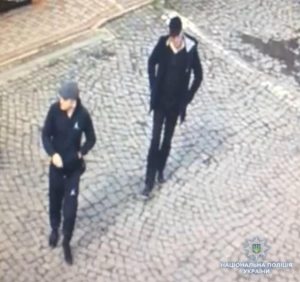 Поліцейські Мукачева розшукують осіб, причетних до крадіжок з будинків