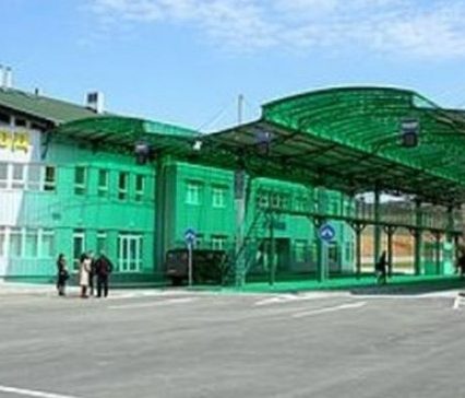 Співробітники управління внутрішньої безпеки виявили двох “зловживаючих” митників
