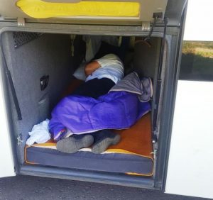 Водія-«зайця» виявили у туристичному автобусі закарпатські прикордонники (ФОТО)