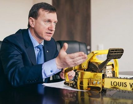 Мер Ужгорода Андріїв з місцевими чиновниками змушує підприємців виїжджати з України на заробітки (ВІДЕО)