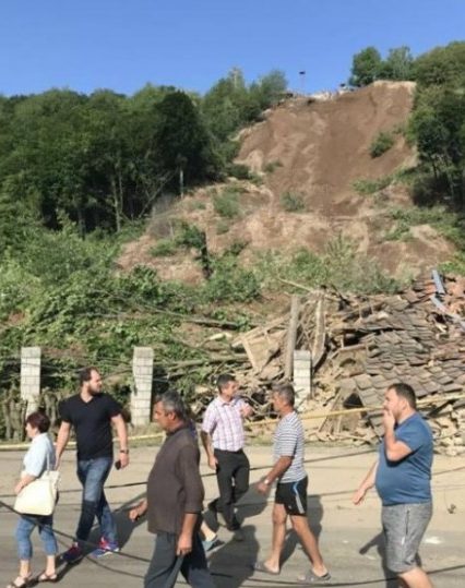 На Мукачівщині стався зсув ґрунту. Зруйновано житлові будинки
