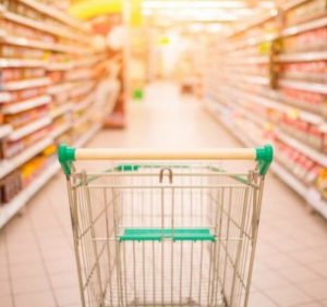 Мукачівці не мають можливості купити якісні продукти за доступними цінами