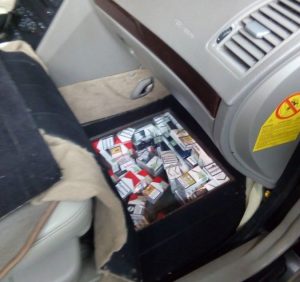 Контрабандні цигарки виявили прикордонники у пункті пропуску «Ужгород» (ФОТО)