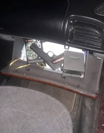 У автівці свалявчанина поліція виявила зброю та набої до неї (ФОТО)