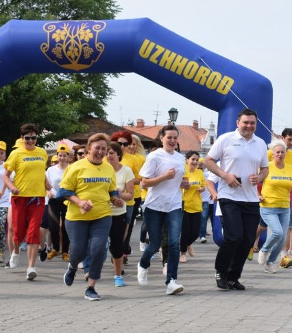 В Ужгороді відбувся пробіг «Біжіть разом із лікарем, щоб не бігати до лікаря»