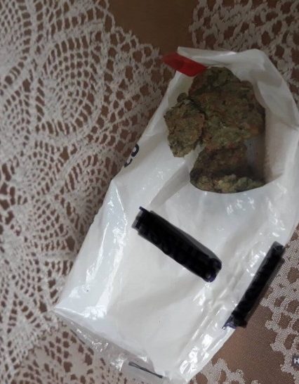 Минулої доби поліція Закарпаття задокументувала два випадки зберігання наркотиків 