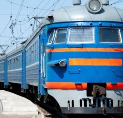 Пасажири потягу “Київ-Ужгород” вже можуть замовити гарячі страви (ВІДЕО)