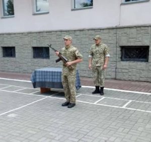 Військовослужбовцям відділу «Великий Березний» видали бойову зброю