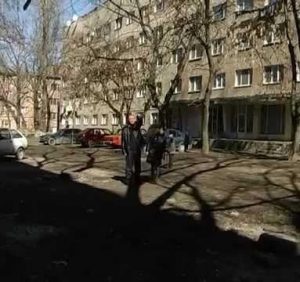 Мешканці гуртожитку в Ужгороді вимагають дозволу на приватизацію будинку (ВІДЕО)