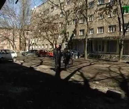 Мешканці гуртожитку в Ужгороді вимагають дозволу на приватизацію будинку (ВІДЕО)