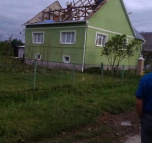 Буревій на Закарпатті – пошкоджений дитячий табір, знесені дахи, відсутність електроенергії та зв’язку (ФОТО)