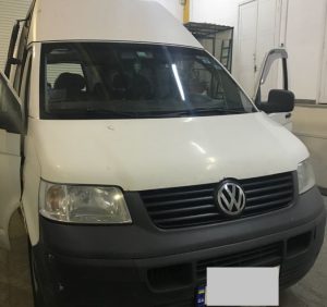 Партію контрабандних цигарок виявили в «таємній» підлозі «Volkswagen» (ФОТО)