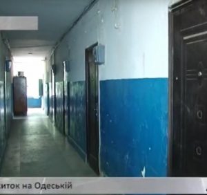Гуртожиток на Одеській в Ужгороді: влада не чує проблем людей (ВІДЕО)