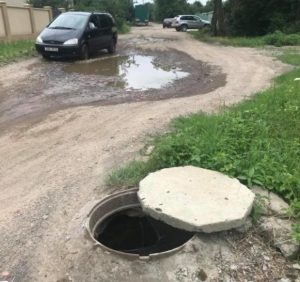 Ужгородці запросили владу зайнятись ремонтом вулиць, а не розкраданням мільйонів (ФОТО, ВІДЕО)