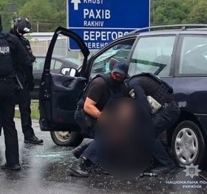 На Закарпатті у результаті спецоперації затримано групу наркозбувачів