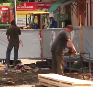Чергова сумнівна забудова громадського простору повстає в місті Ужгород (фото)