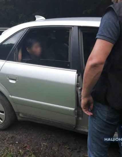 На трасі Київ-Чоп правоохоронці затримали групу нелегальних мігрантів (фото)