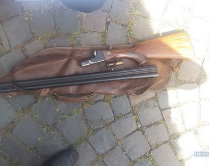 Поліцейські затримали чоловіка зі зброєю, який влаштував стрілянину в Мукачеві