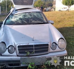 Житель Дніпропетровщини викрав у мукачівця «Mercedes» і розбив його