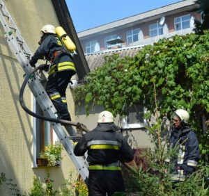 Ужгородські вогнеборці ліквідували загорання у житловому будинку (фото)