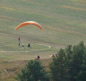 На Міжгірщині пройшов Кубок з точності приземлення на парапланах (ВІДЕО)