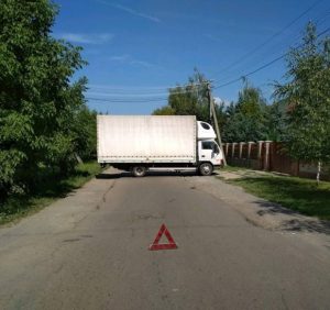 Через псевдоремонт ужгородської Капушанської люди перекрили проїзд до Сторожниці (відео)