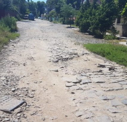 “Забуті Богом та владою” вулиці Ужгорода. Чи буде ремонт? (фото)
