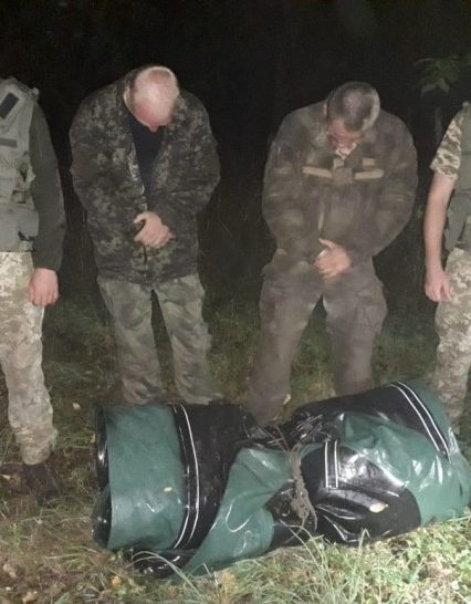Двох українців з човном затримали на українсько-угорському кордоні