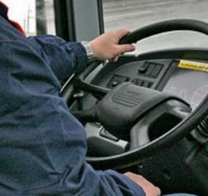 Низькі зарплати та автобуси-розвалюхи: в Ужгороді бракує водіїв маршруток (ВІДЕО)