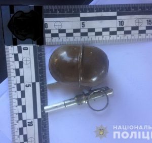 Ужгородські правоохоронці виявили в судимого чоловіка гранату