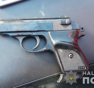 Свалявська поліція вилучила у порушника правил дорожнього руху пістолети