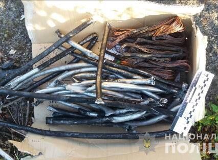 В Мукачеві тріо судимих молодиків викрали 130 метрів телекомунікаційного кабелю