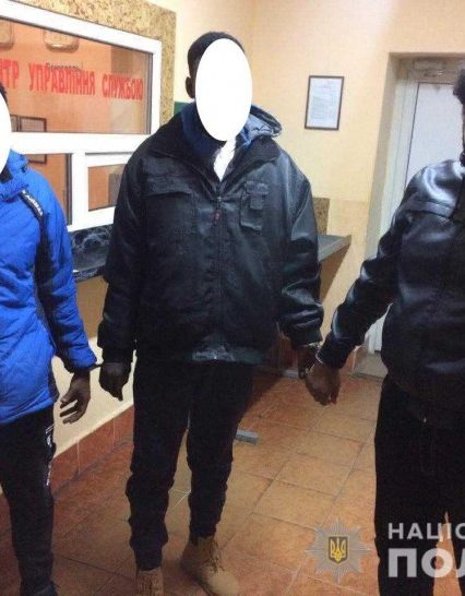 На Берегівщині поліція затримала неподалік кордону нелегальних мігрантів