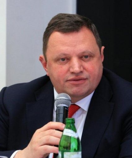 Паспортний скандал триває: Угорщина та Україна видворяють дипломатів