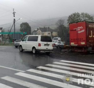 Поліція Закарпаття затримала мешканця Рівненщини за підозрою у вчиненні двох злочинів