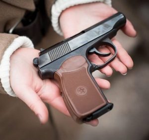 Понад 30 закарпатців уникли кримінальної відповідальності, здавши незареєстровану зброю