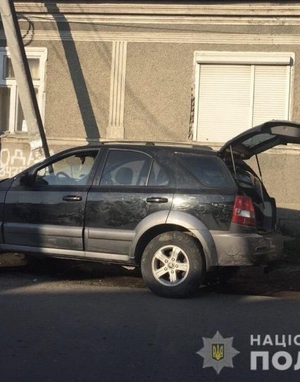 Наркоман викрав “KIA Sorento” з автосервісу і влаштував ДТП (фото)