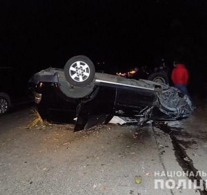На трасі Київ-Чоп «Mitsubishi Pajero» таранив «Mercedes-Benz Sprinter»: водій позашляховика у реанімації