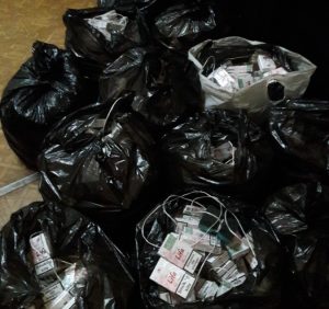 Контрабандні цигарки виявили прикордонники у вантажному потягу