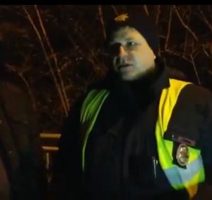 Поліція та євровласники затримали на заблокованому митному терміналі в Ужгороді неадкватного водія (відео)