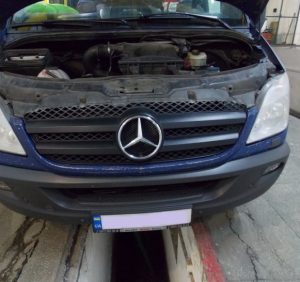 Тютюнового контрабандиста на «Mercedes» затримали вночі на українсько-угорському кордоні (фото)