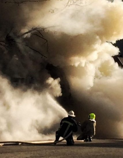 Рахівські вогнеборці приборкували пожежу в магазині (фото)