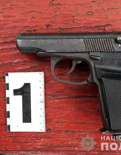 На Рахівщині поліція розкрила розбійний напад: вилучено зброю, наркотики, автомобілі
