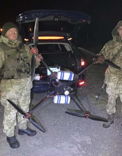 На Закарпатті поблизу кордону прикордонники затримали квадрокоптер (відео)