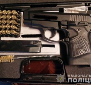 Поліція Рахівщини вилучила від чоловіка незареєстровану зброю