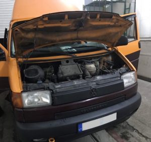 Прикордонники не пропустили цигарки в Європу і конфіскували два мікроавтобуса (фото)